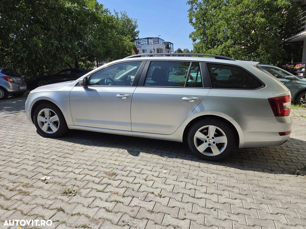 Skoda Octavia 2.0 TDI AMBITION DSG - 6