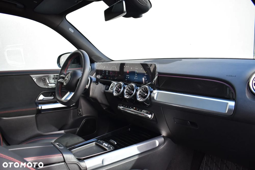 Mercedes-Benz GLB - 13