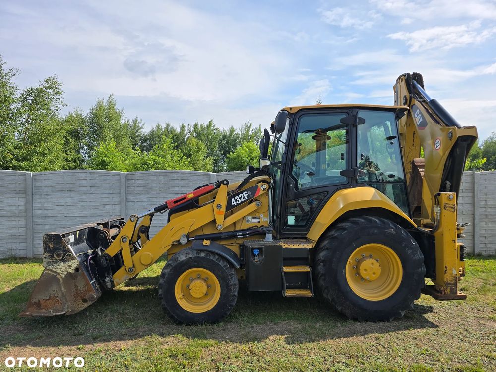 Caterpillar - 3