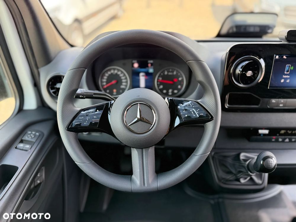 Mercedes-Benz Sprinter - 33