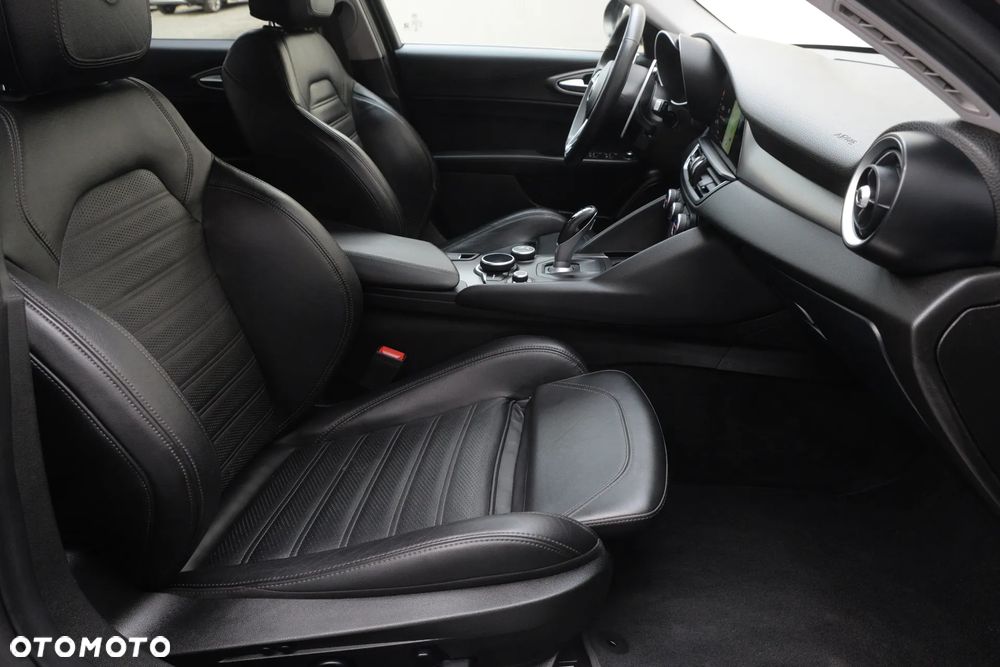 Alfa Romeo Giulia - 37