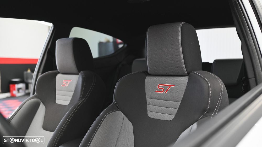 Ford Fiesta 1.6 EcoBoost ST - 42