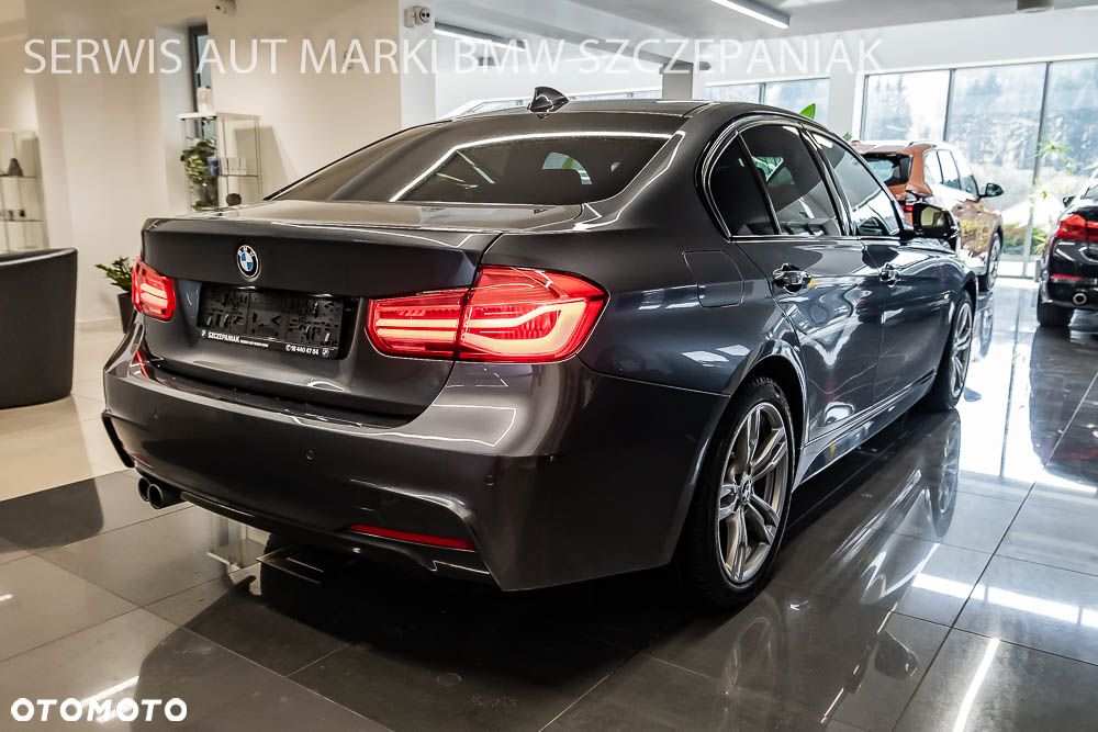 BMW Seria 3 330i M Sport - 12