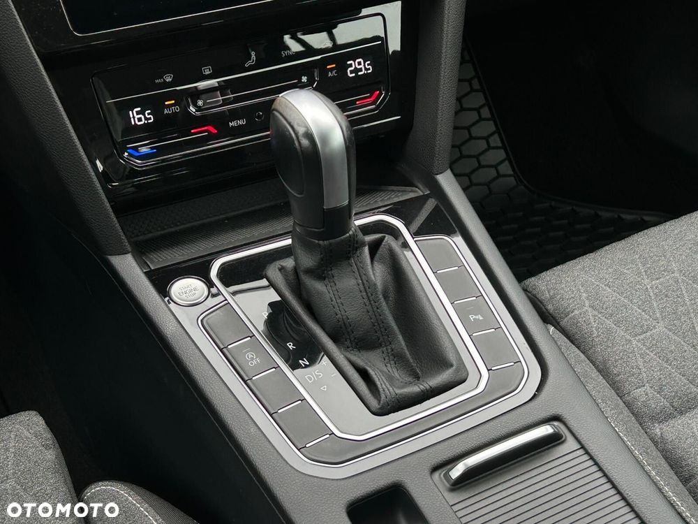 Volkswagen Passat - 25