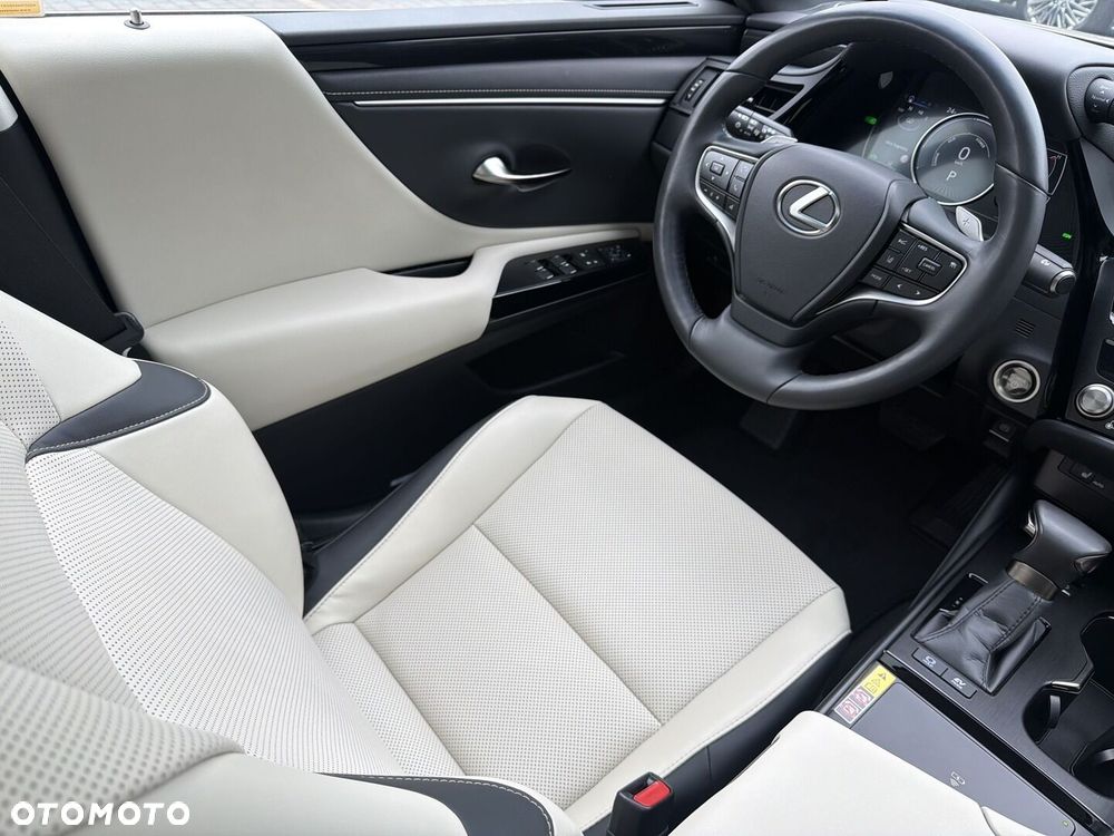 Lexus ES 300h F Sport Design - 13