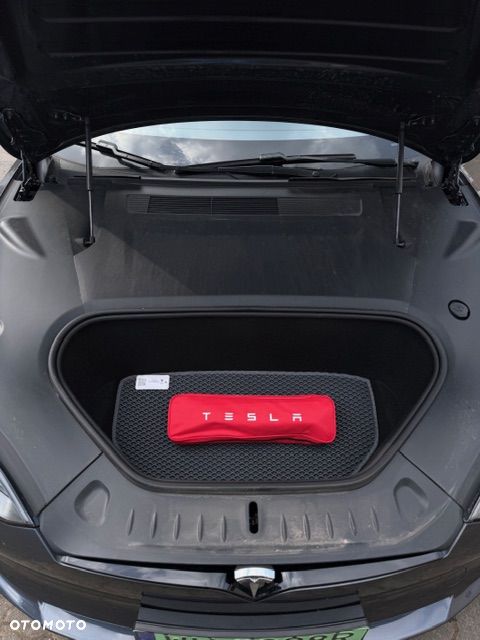 Tesla Model S - 19