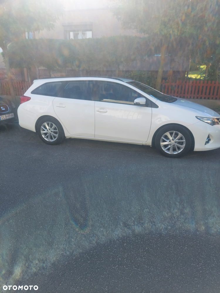 Toyota Auris 1.4 D-4D Design Edition - 4