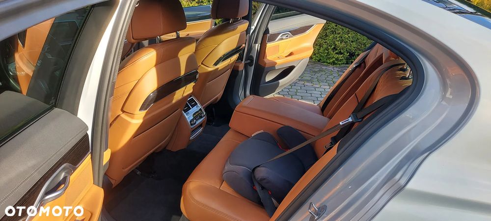BMW Seria 7 740e iPerformance - 15