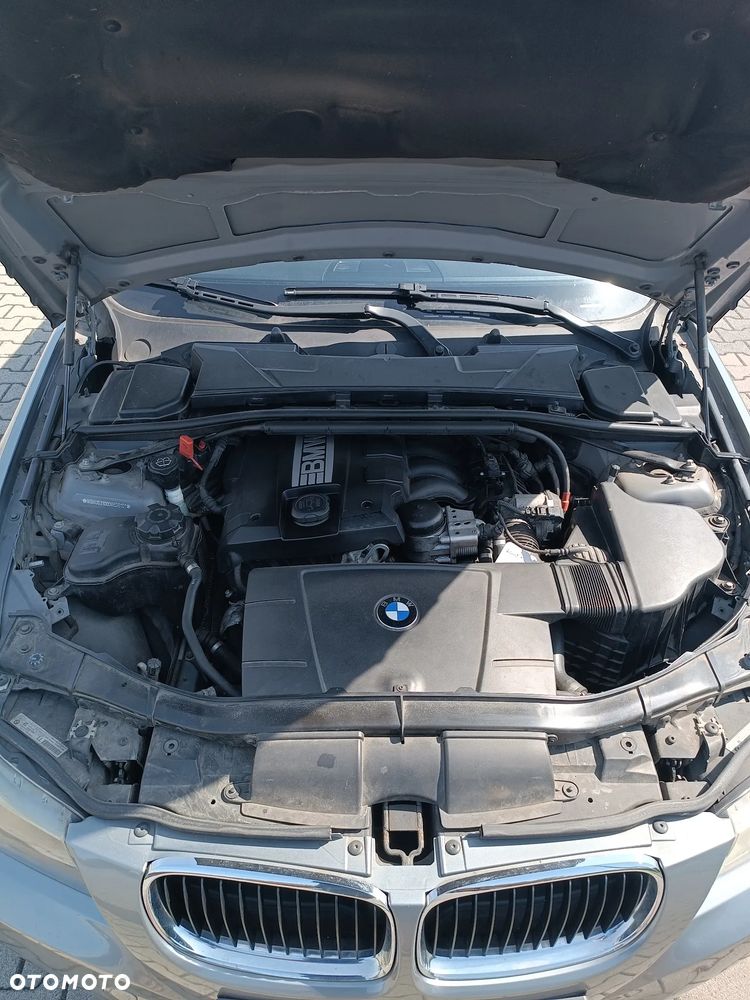BMW Seria 3 318i - 12