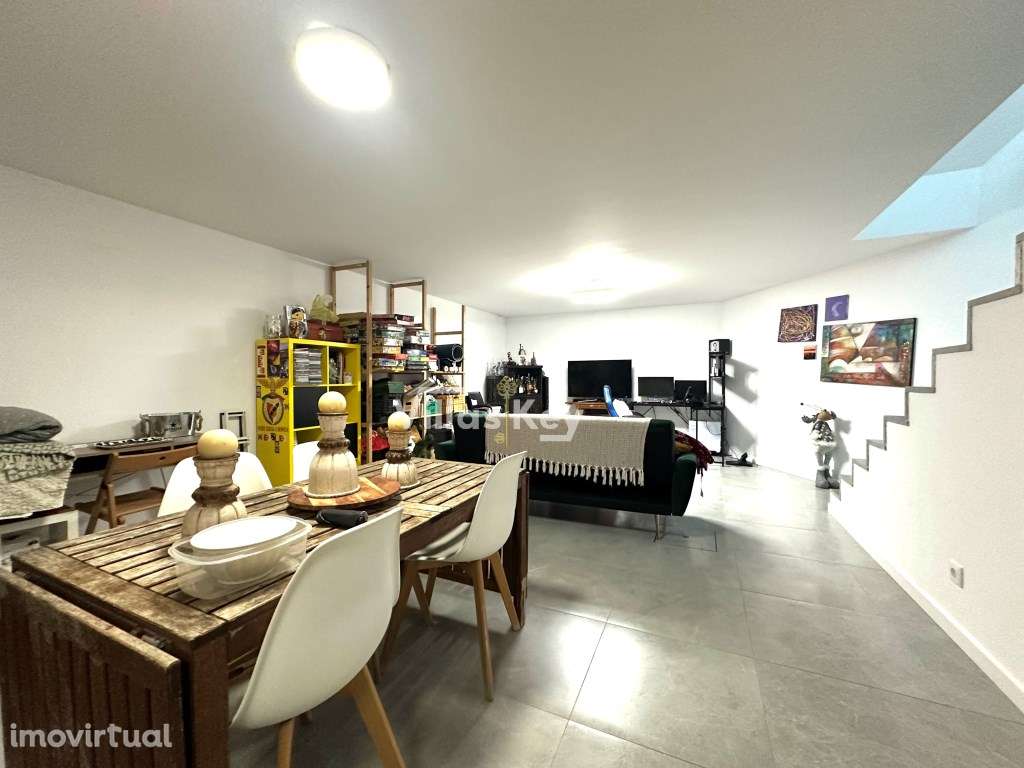 Moradia com amplo terraço 3 quartos mais um escritório,sala com lar... - Grande imagem: 2/34