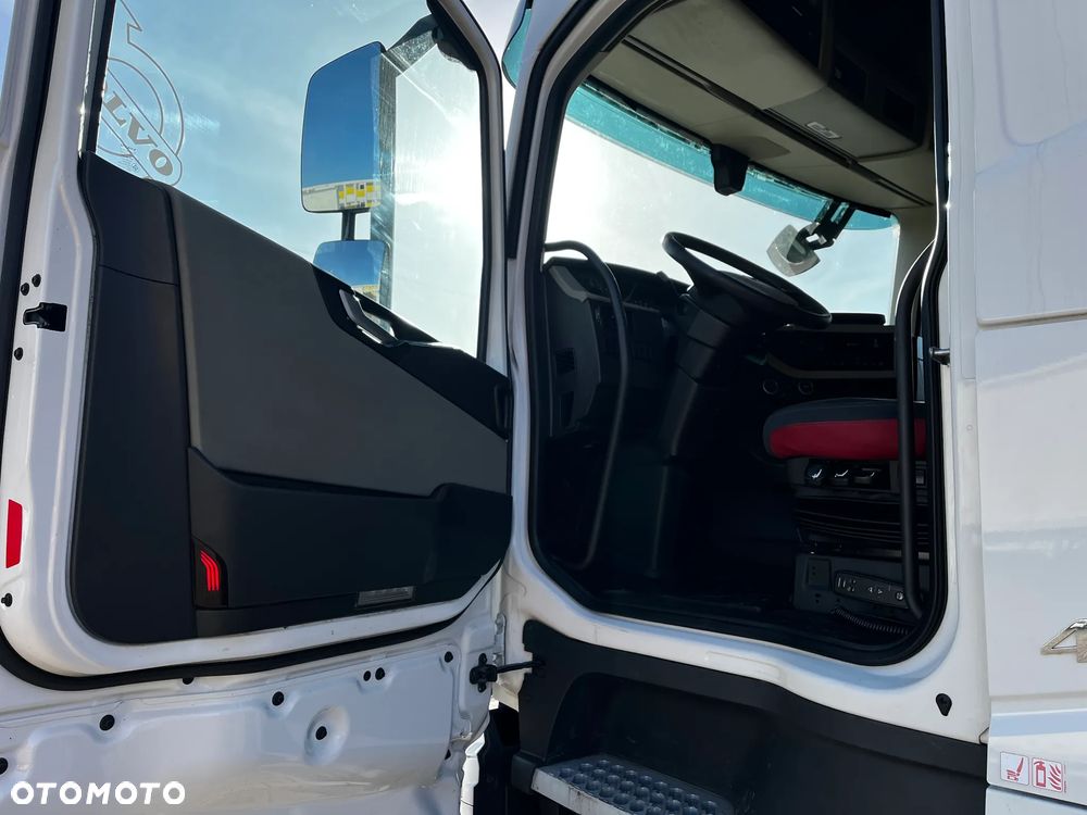 Volvo FH 460 VIN : ** MB32**  PRODUKCJA 11/2020 SPROWADZONE Z FRANCJI SERWISOWANE  DWA ZBIORNIKI PALIWA LODÓWKA ALU FELGI - 9