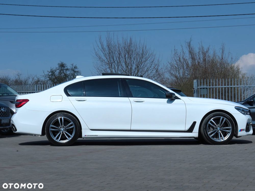 BMW Seria 7 750Li xDrive - 38