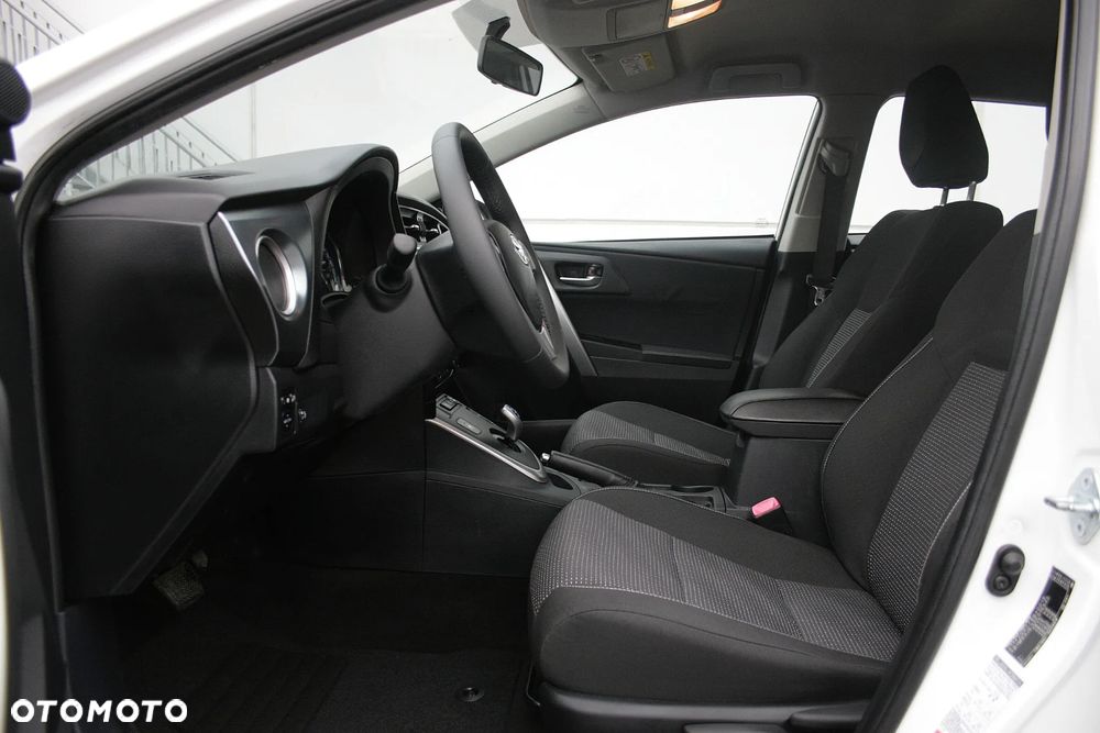 Toyota Auris - 11