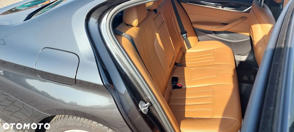 BMW Seria 5 530i Sport - 14