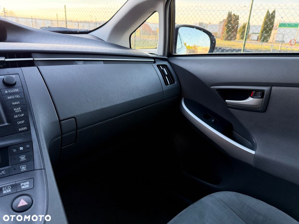 Toyota Prius 1.8 HSD Premium - 16