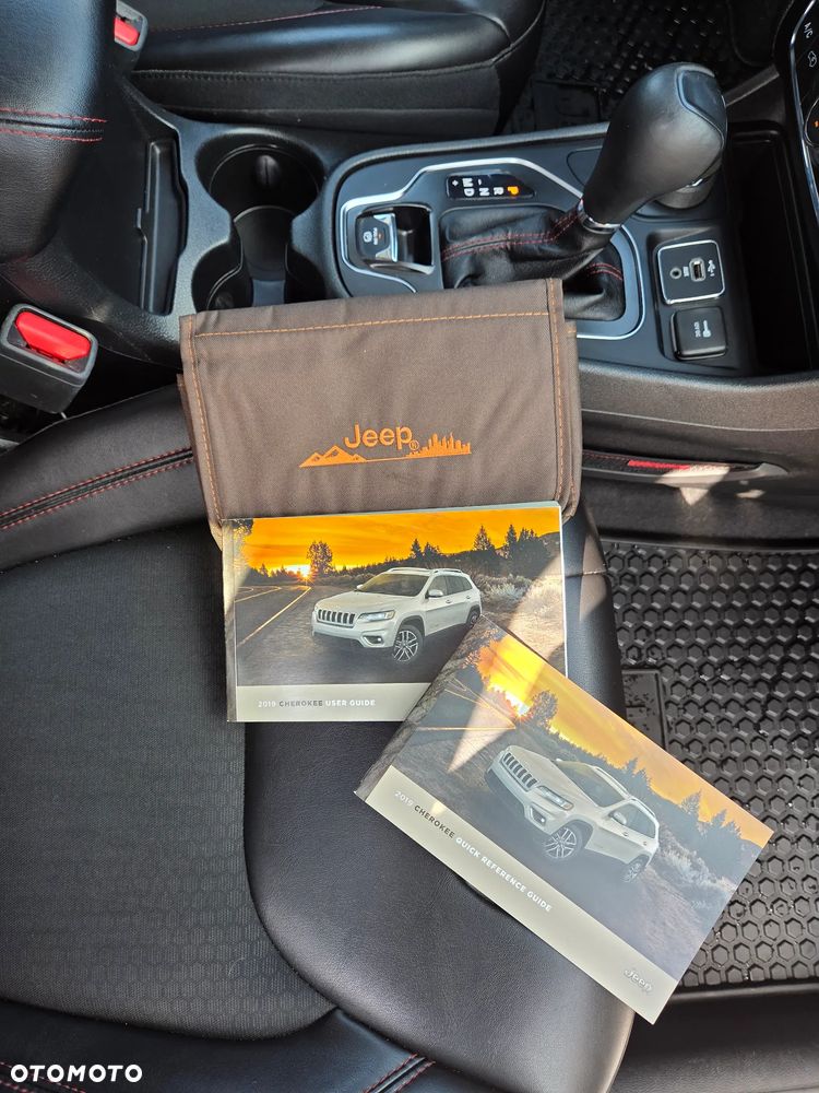Jeep Cherokee - 22