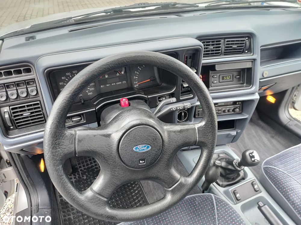 Ford Sierra 2.0 Ghia - 24