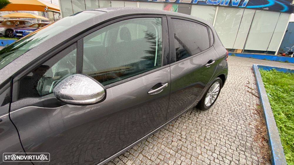 Peugeot 208 1.2 PureTech Signature - 17