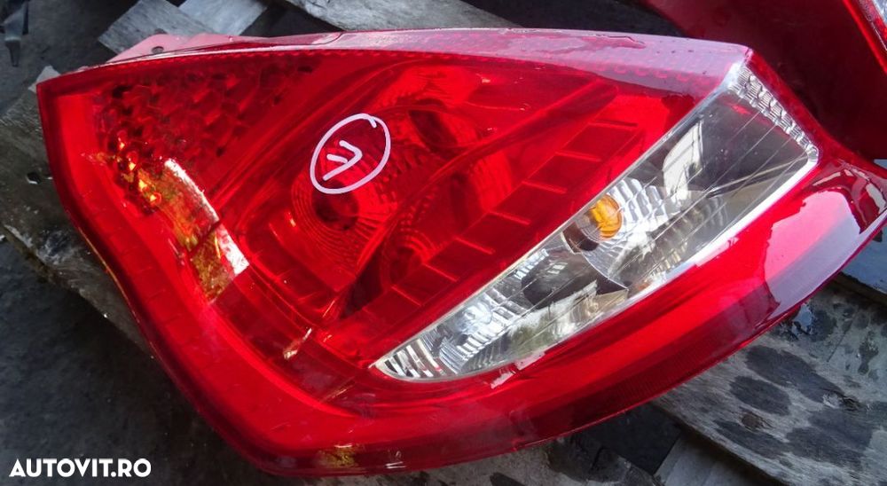 Stop stanga Ford Fiesta din 2010 volan pe stanga - 1