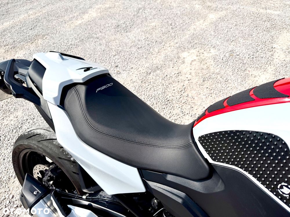 BMW F - 4