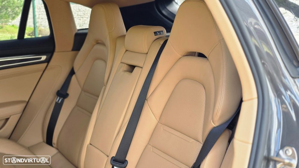 Porsche Panamera Sport Turismo 4 E-Hybrid Platinum Edition - 24