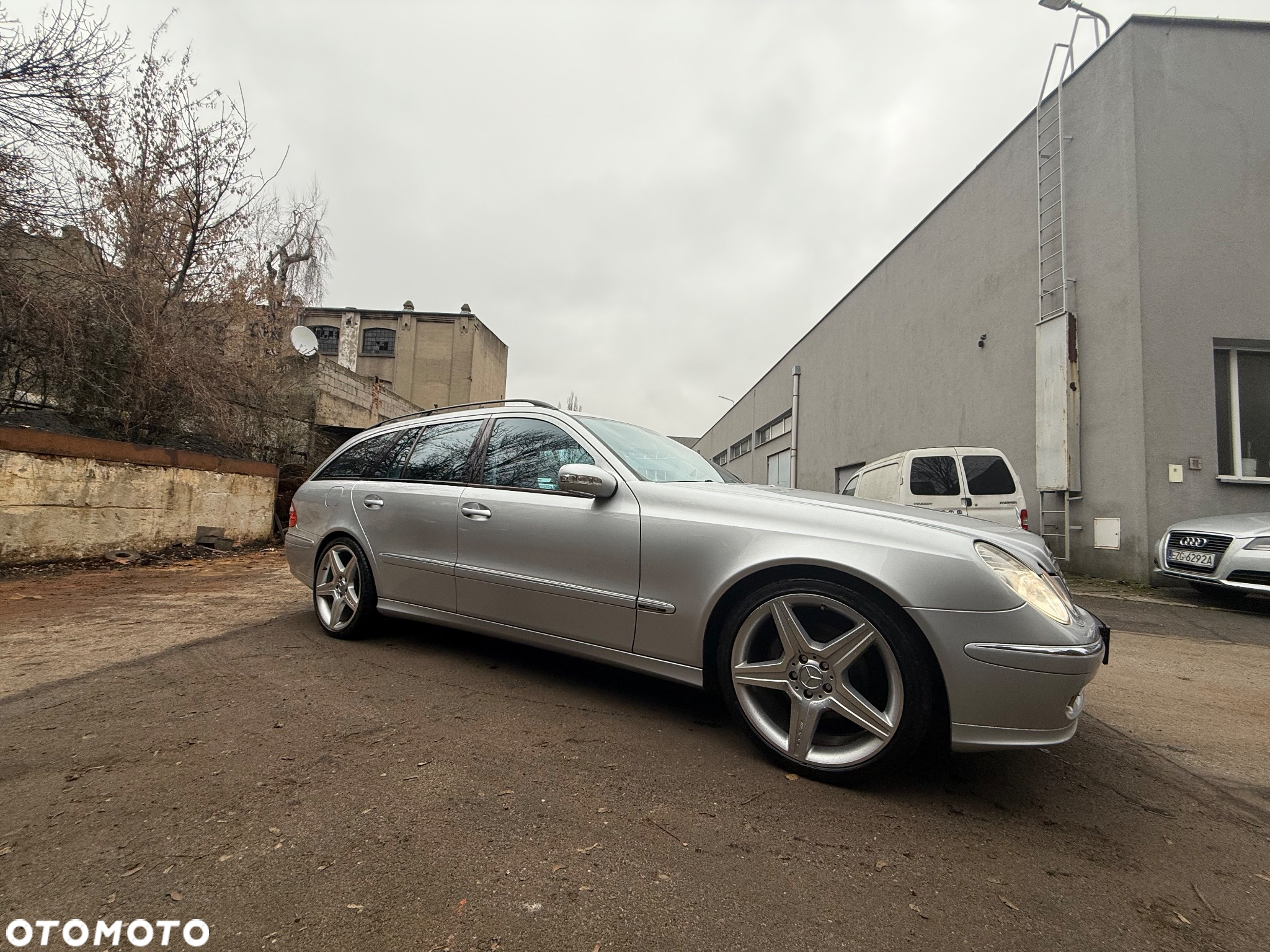 Mercedes-Benz Klasa E 320 T CDI Avantgarde DPF Sport Edition - 8