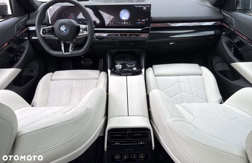 BMW Seria 5 550e xDrive - 5