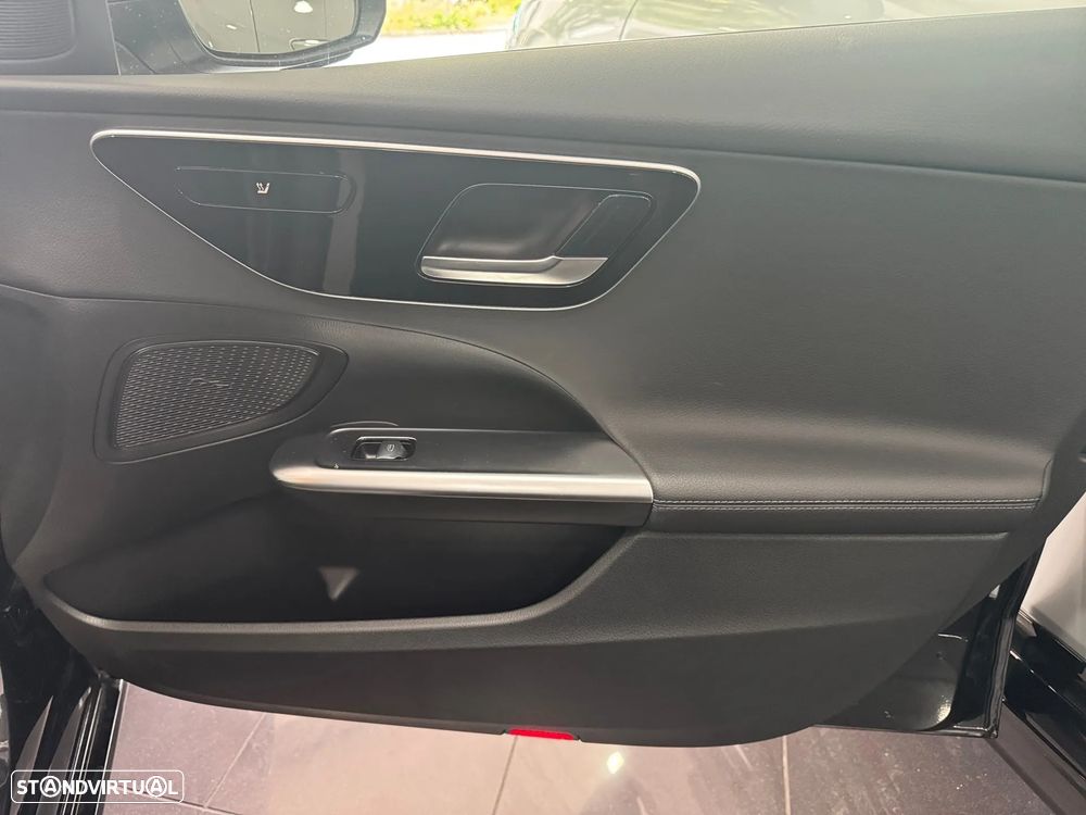 Mercedes-Benz C 300 e Avantgarde - 34