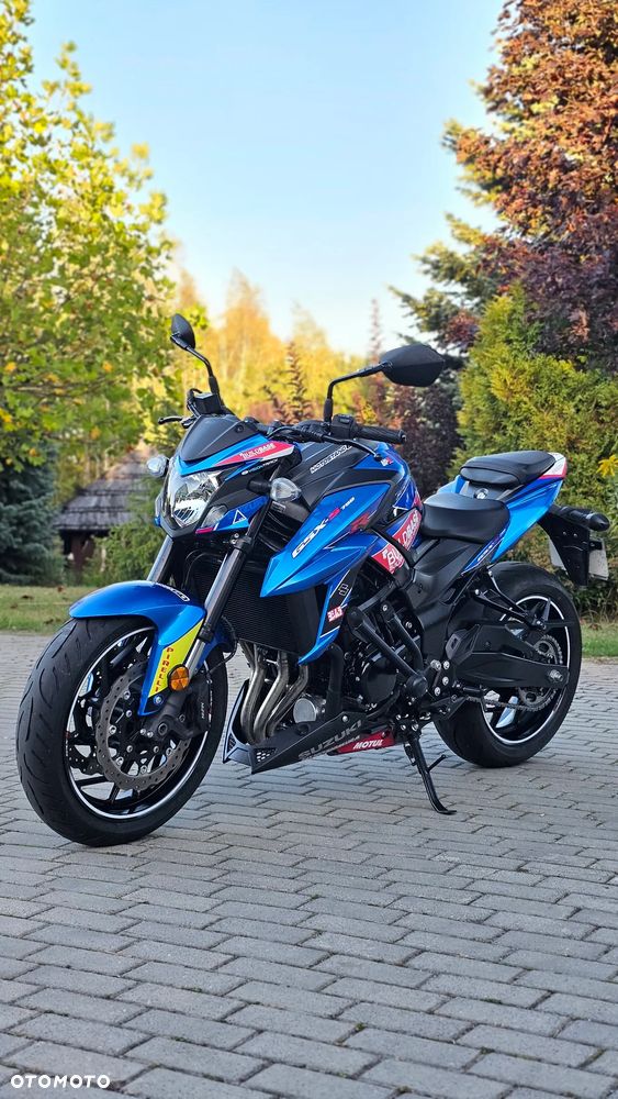 Suzuki GSX - 2