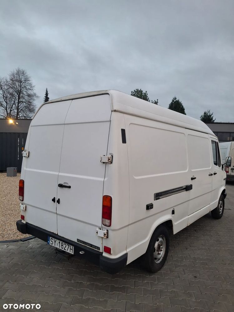 Mercedes-Benz 208D - 3