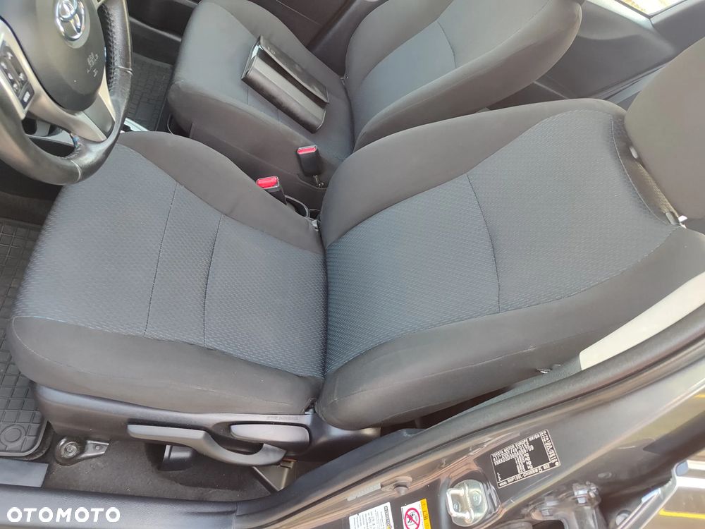 Toyota Yaris Hybrid 100 Life - 23