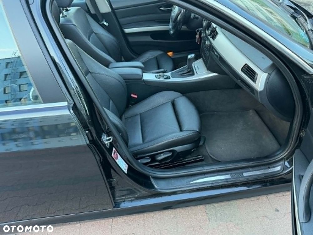 BMW Seria 3 325i xDrive - 10