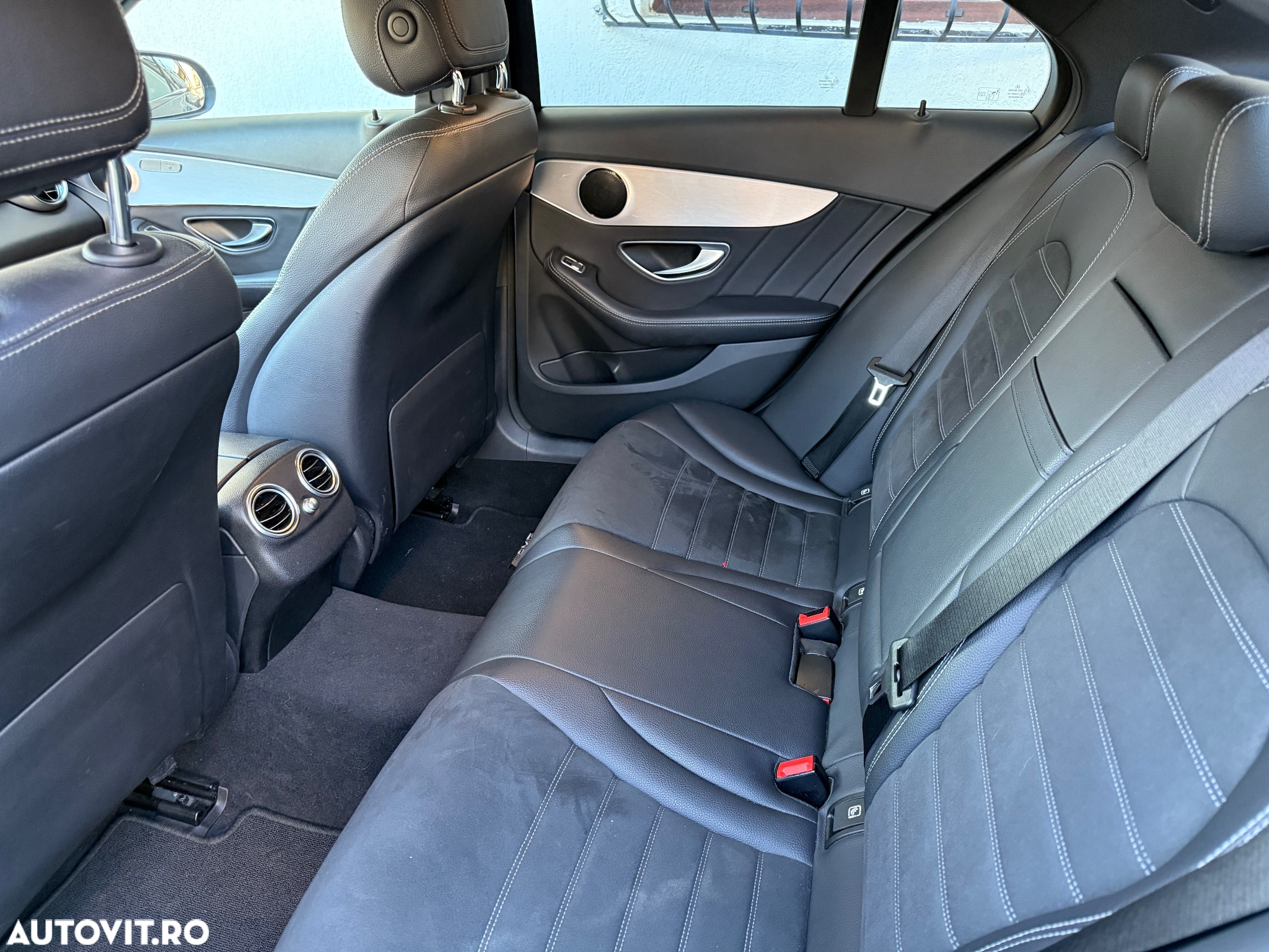 Mercedes-Benz C 180 9G-TRONIC AMG Line - 12