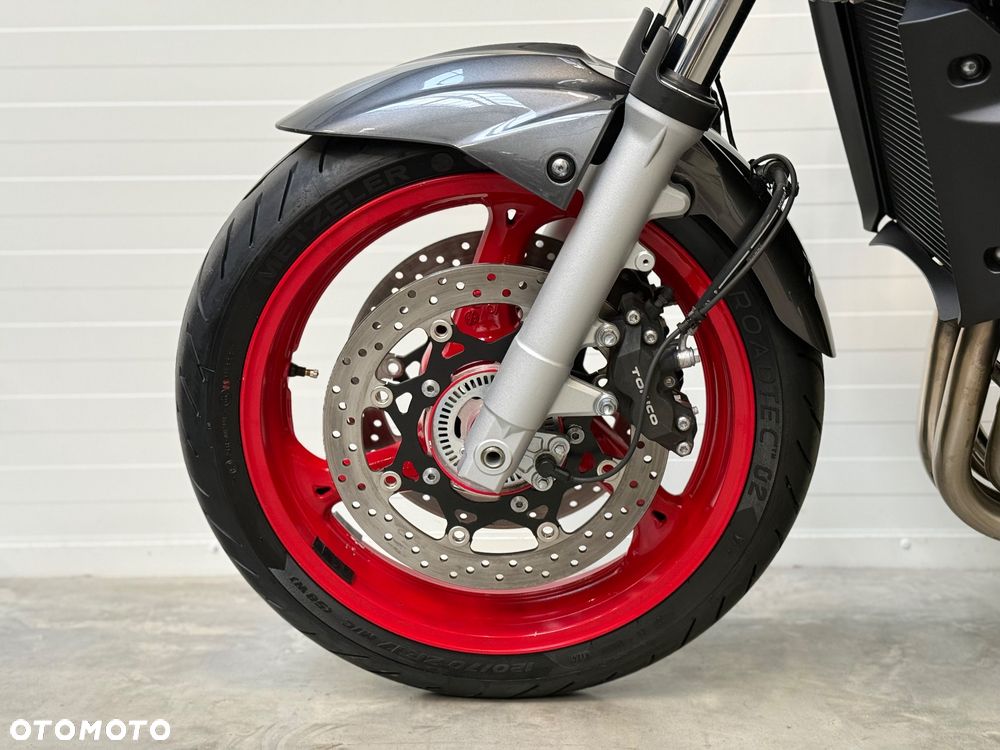 Suzuki GSR - 23