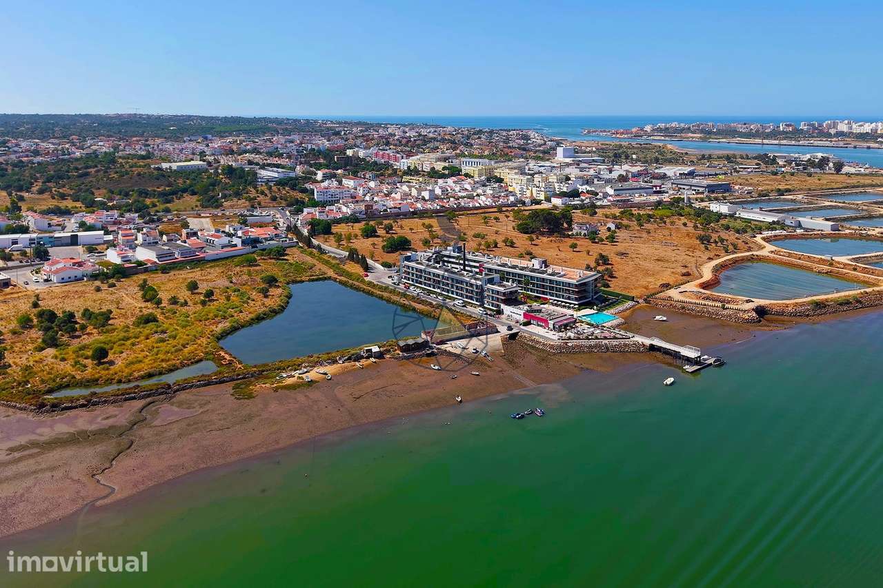 Terreno urbano de 155 m2 destinado a comercio ou serviços e hotelaria - Grande imagem: 4/32