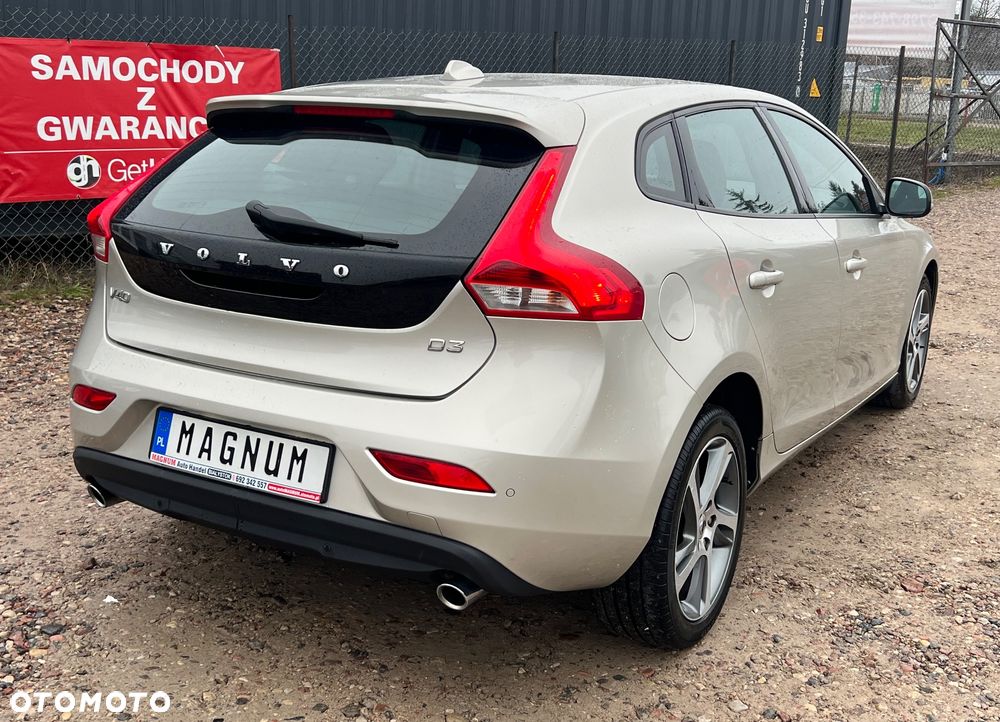 Volvo V40 D3 Momentum - 35