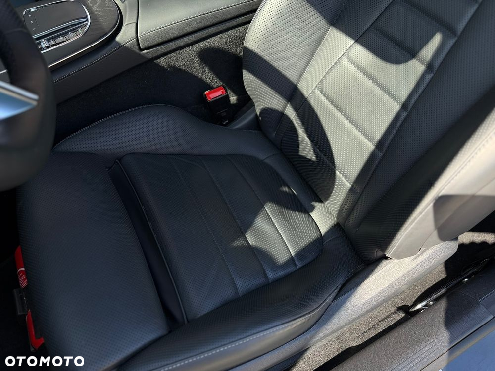 Mercedes-Benz Klasa E 220 d Coupe 4-Matic 9G-TRONIC - 27