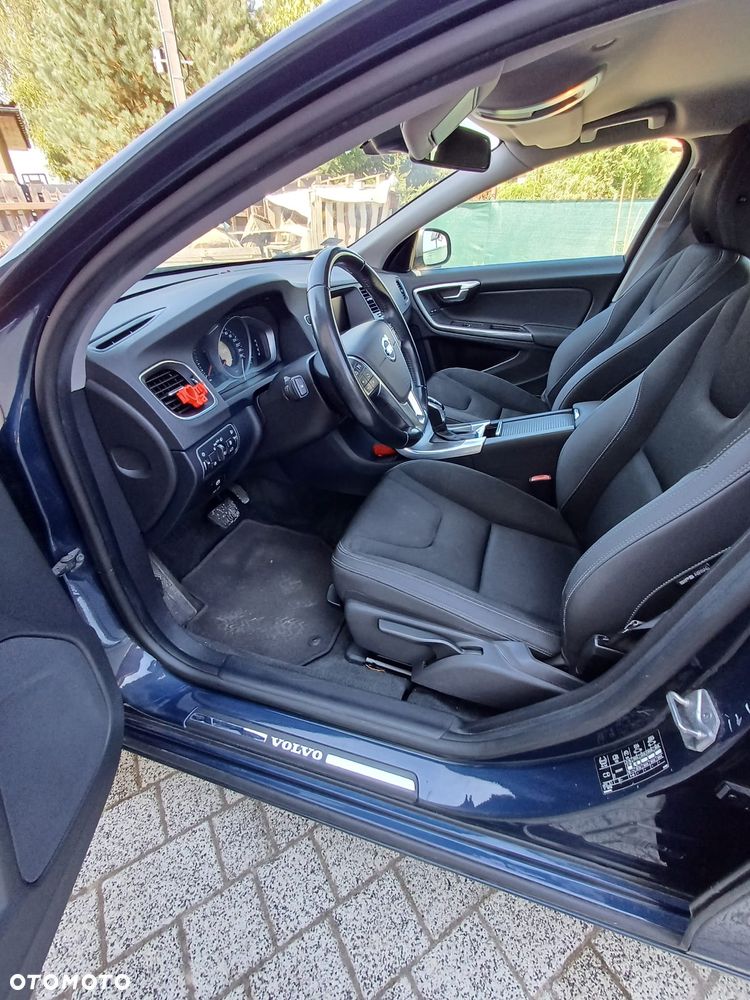 Volvo V60 D2 Momentum - 4