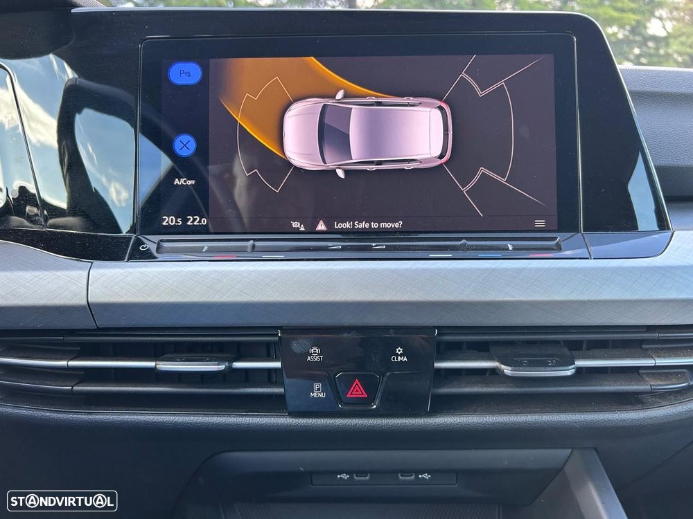 VW Golf 1.0 eTSI Life DSG - 37