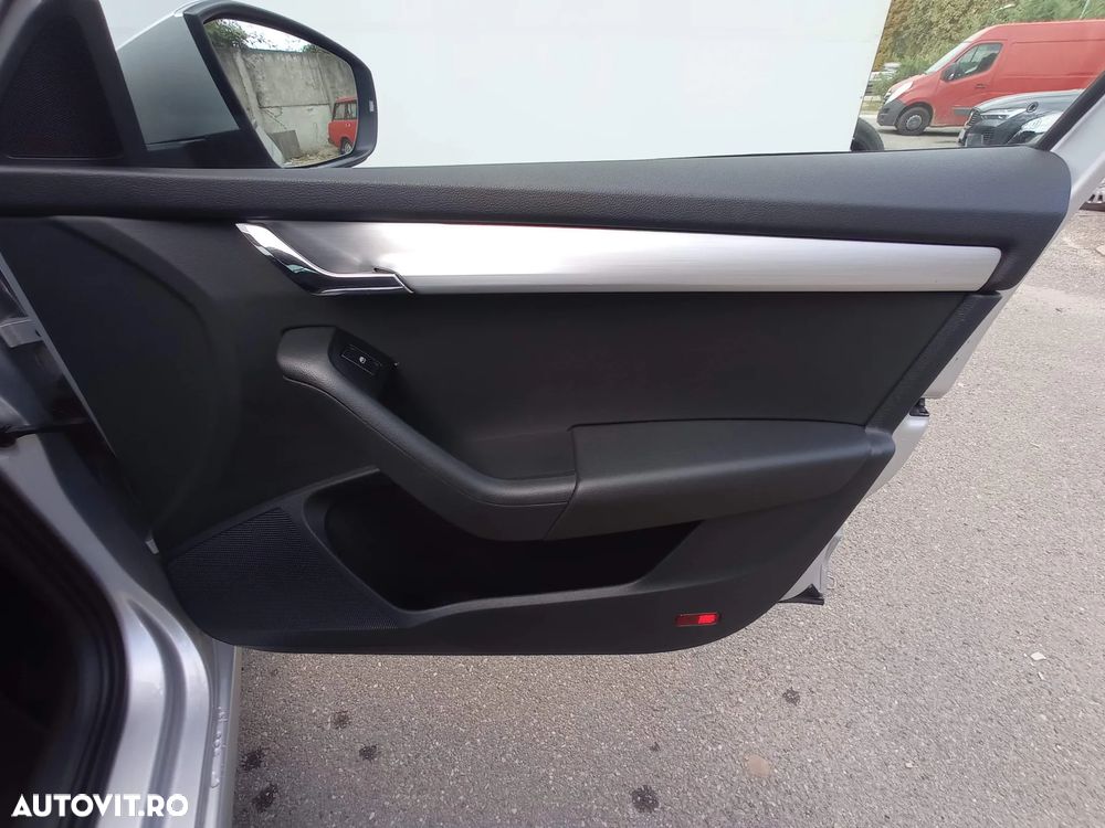 Skoda Octavia 2.0 TDI DSG Ambition - 22