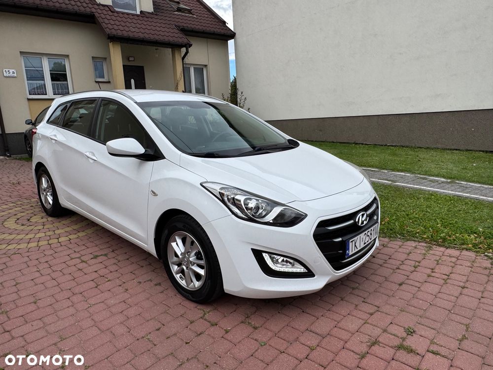 Hyundai i30 blue 1.4 - 6