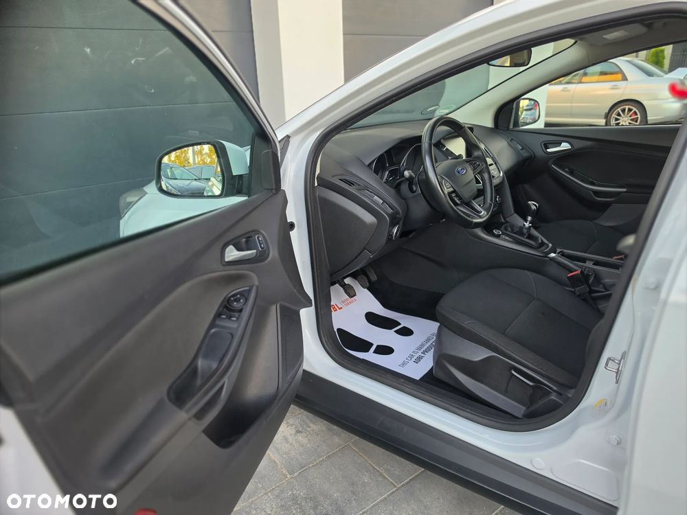 Ford Focus 1.5 TDCi SYNC Edition - 17