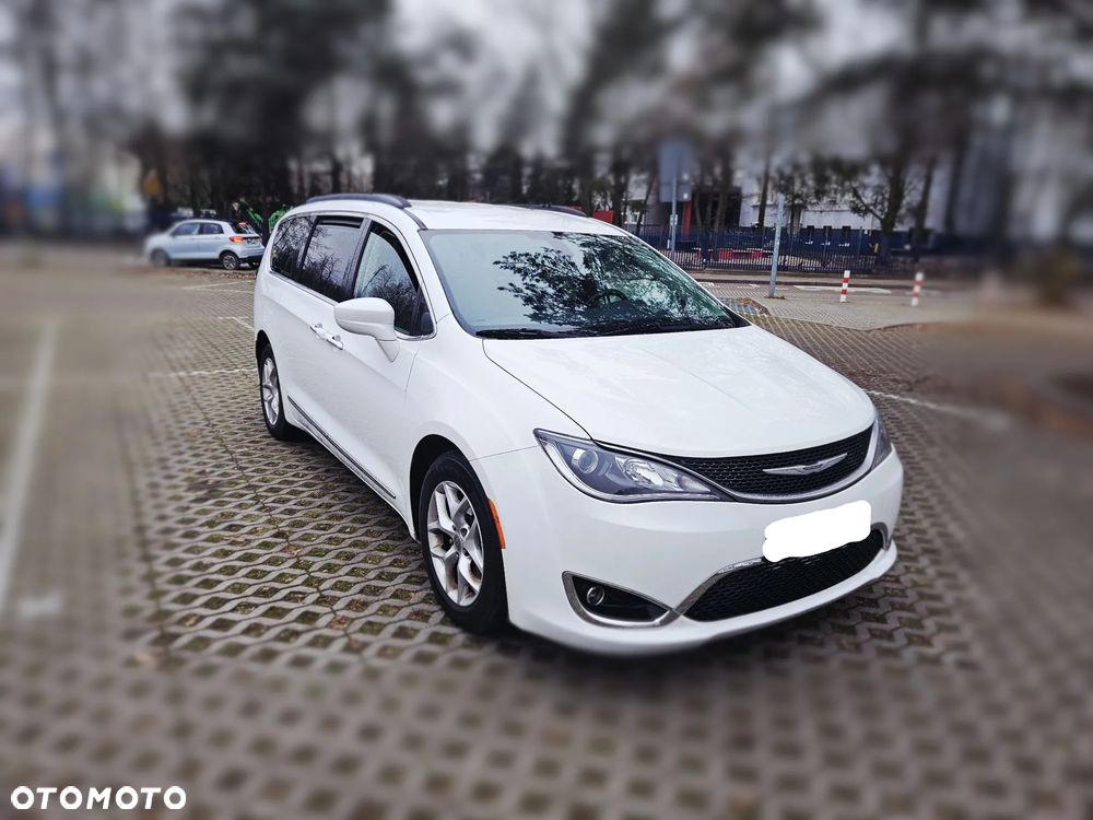 Chrysler Pacifica - 1
