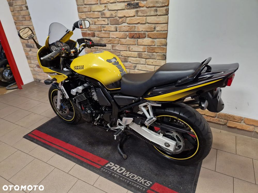 Yamaha FZS - 5