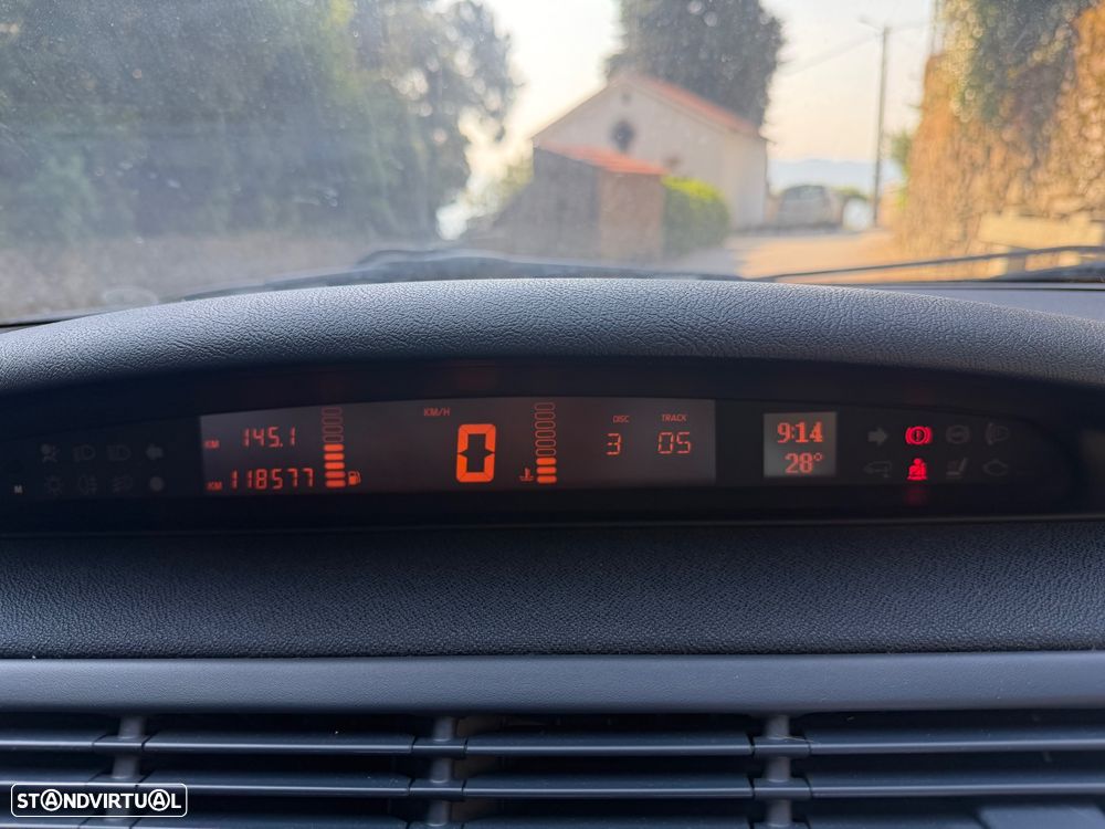 Renault Espace 2.2 dCi Authentique - 8