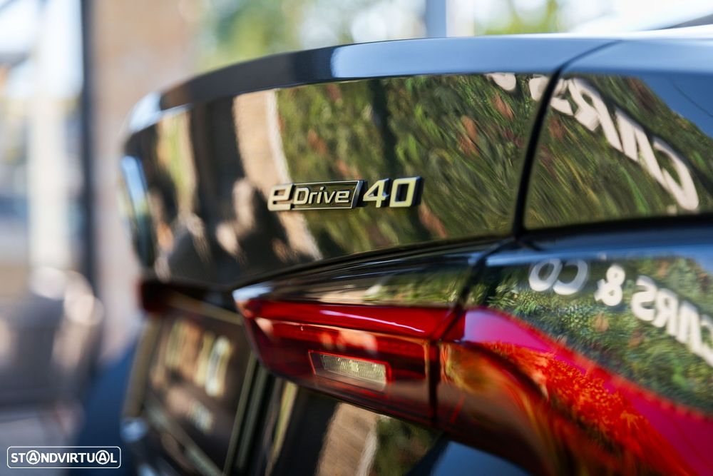 BMW i4 eDrive40 Desportiva M - 8