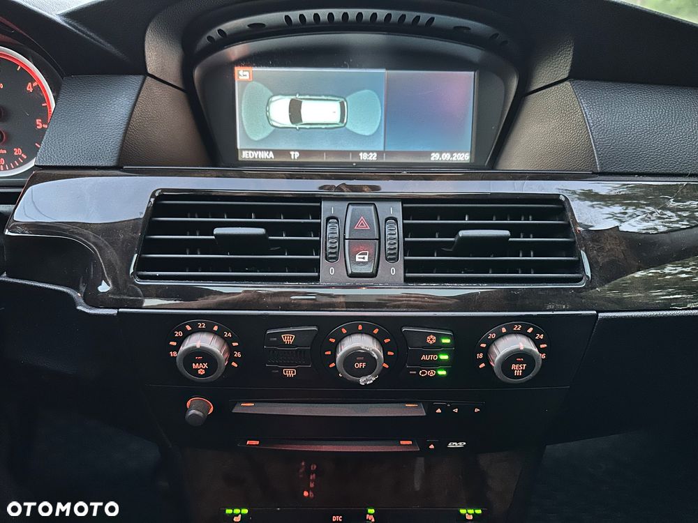 BMW Seria 5 525d - 36