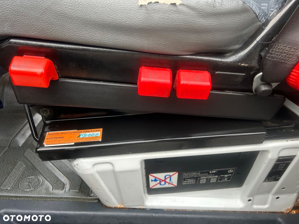 Mercedes-Benz Sprinter 208 - 19
