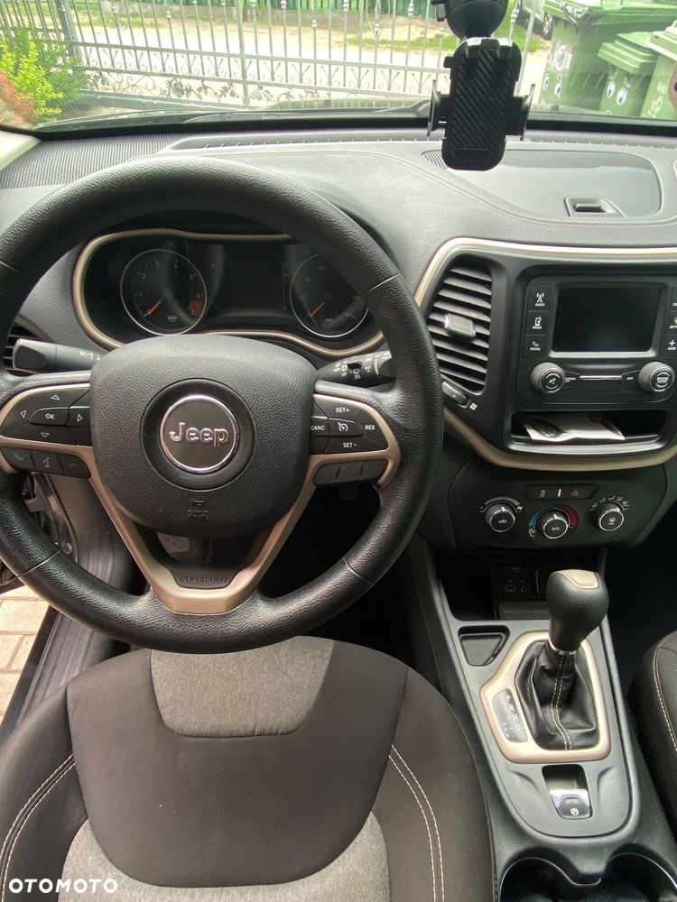 Jeep Cherokee - 5