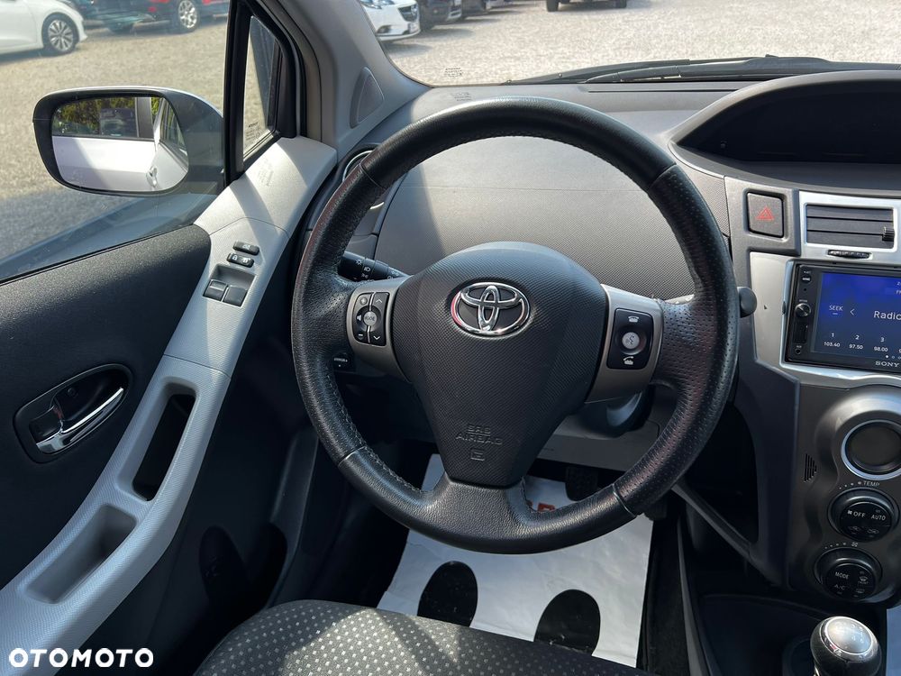 Toyota Yaris 1.33 VVT-i Executive - 26